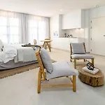 A7- Seaclub By Roomservices Апартаменти