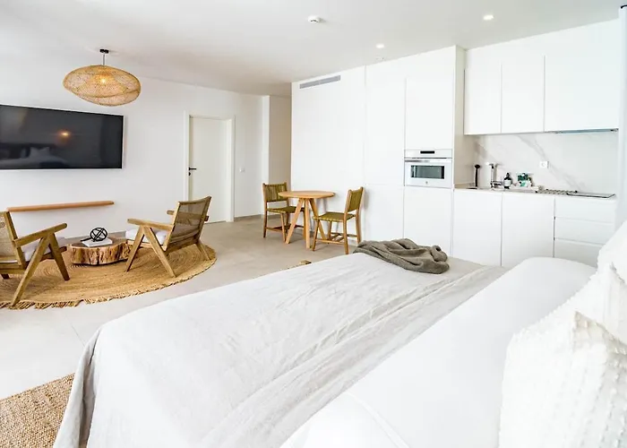 Seaclub By Roomservices شقة إِستيبونا